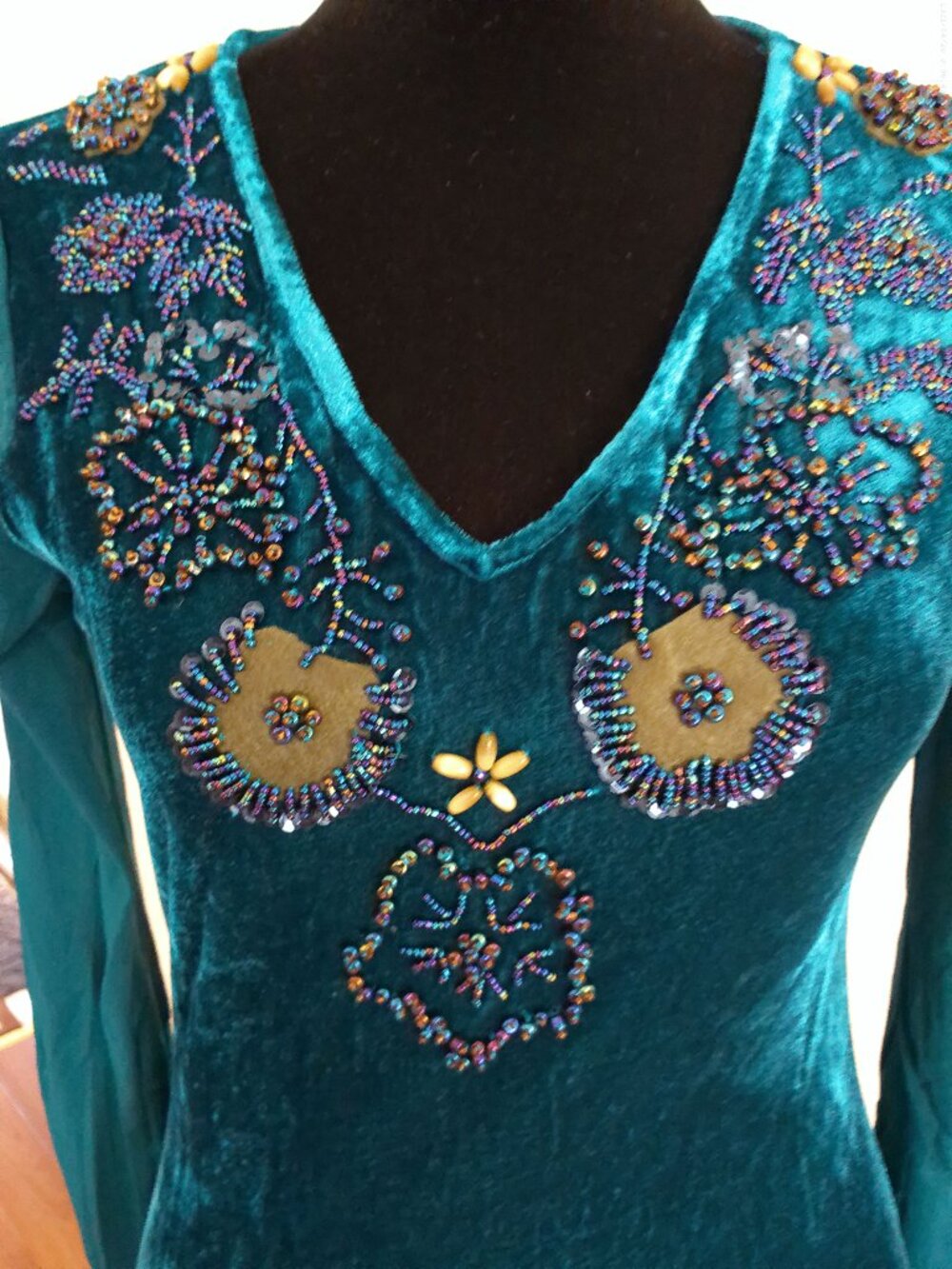 Lulumari, green, v-neck, velvet embroidery with beads design long sleeve blouse